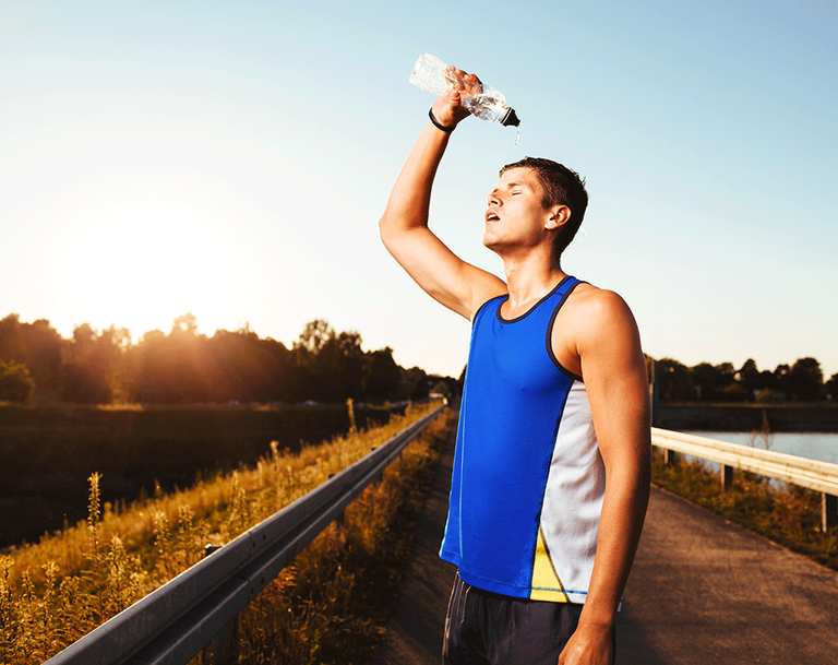 كيفيه التعامل مع الطقس الحار وتجنب خطورة ارتفاع الحرارة