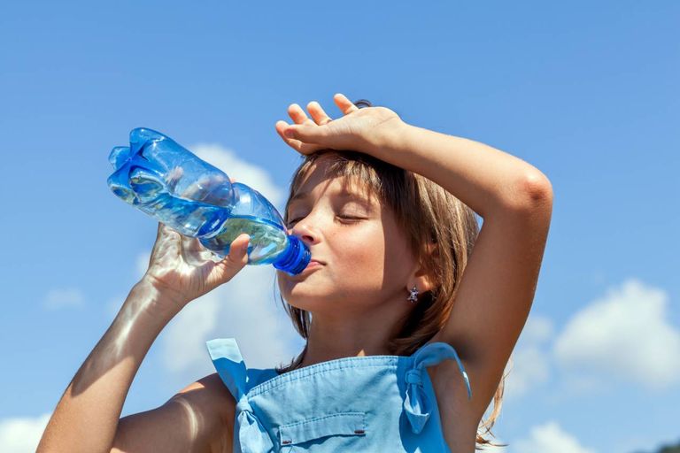 كيفيه التعامل مع الطقس الحار وتجنب خطورة ارتفاع الحرارة