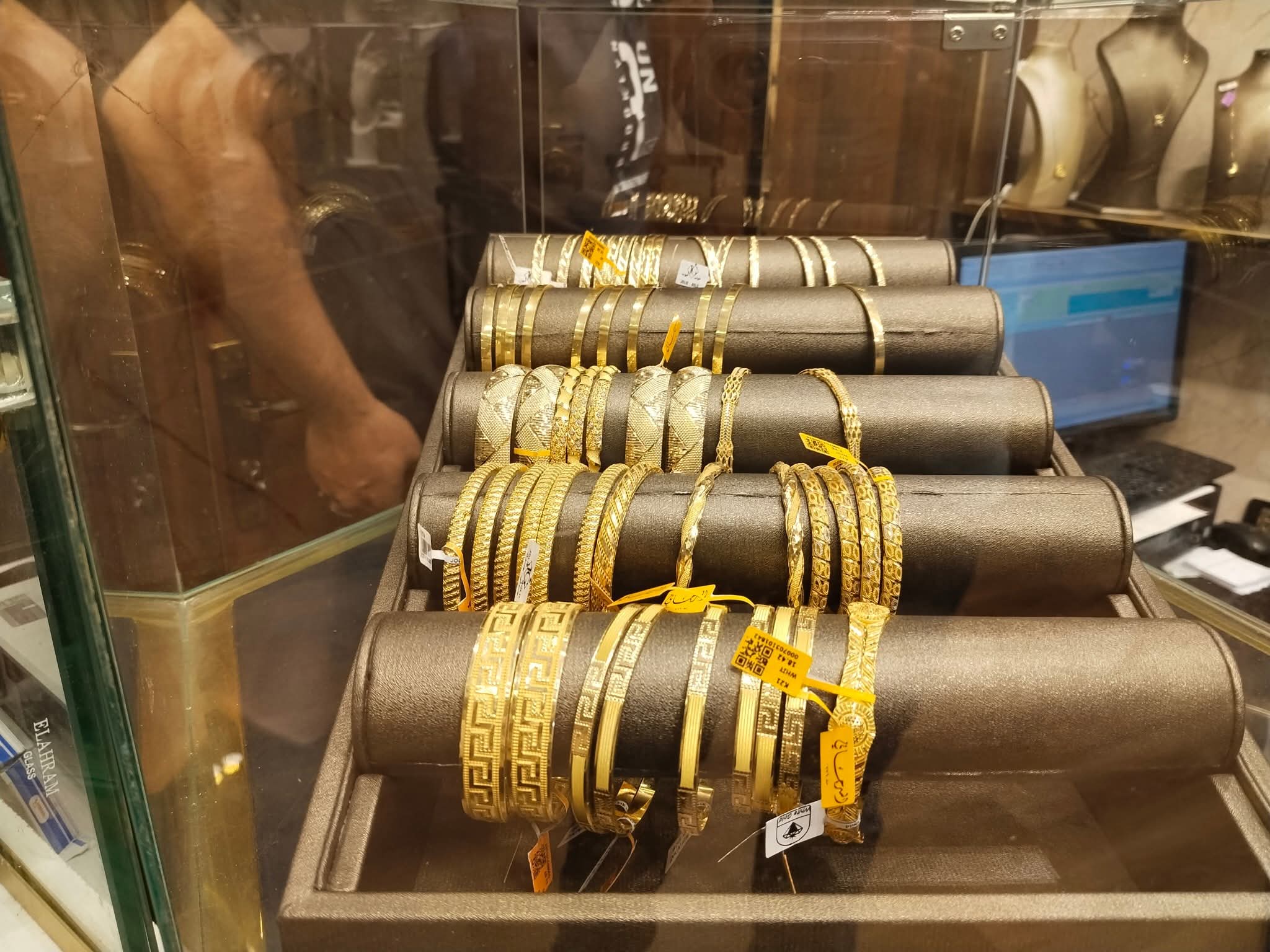 انخفاض سعر الذهب